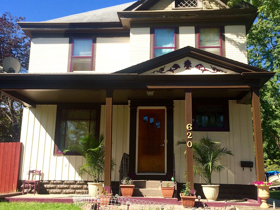 2nd image of 620 4th St SE