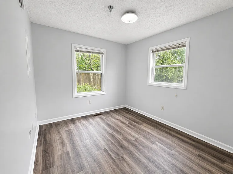 1324 N Main St — Photo 5