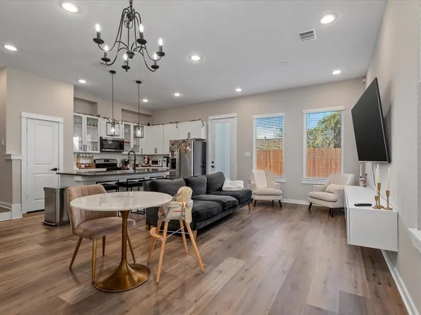 6721 Parker Oaks Ln, Houston, TX 77076