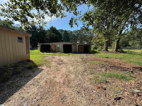 4th image of 6 Brentwood Cir