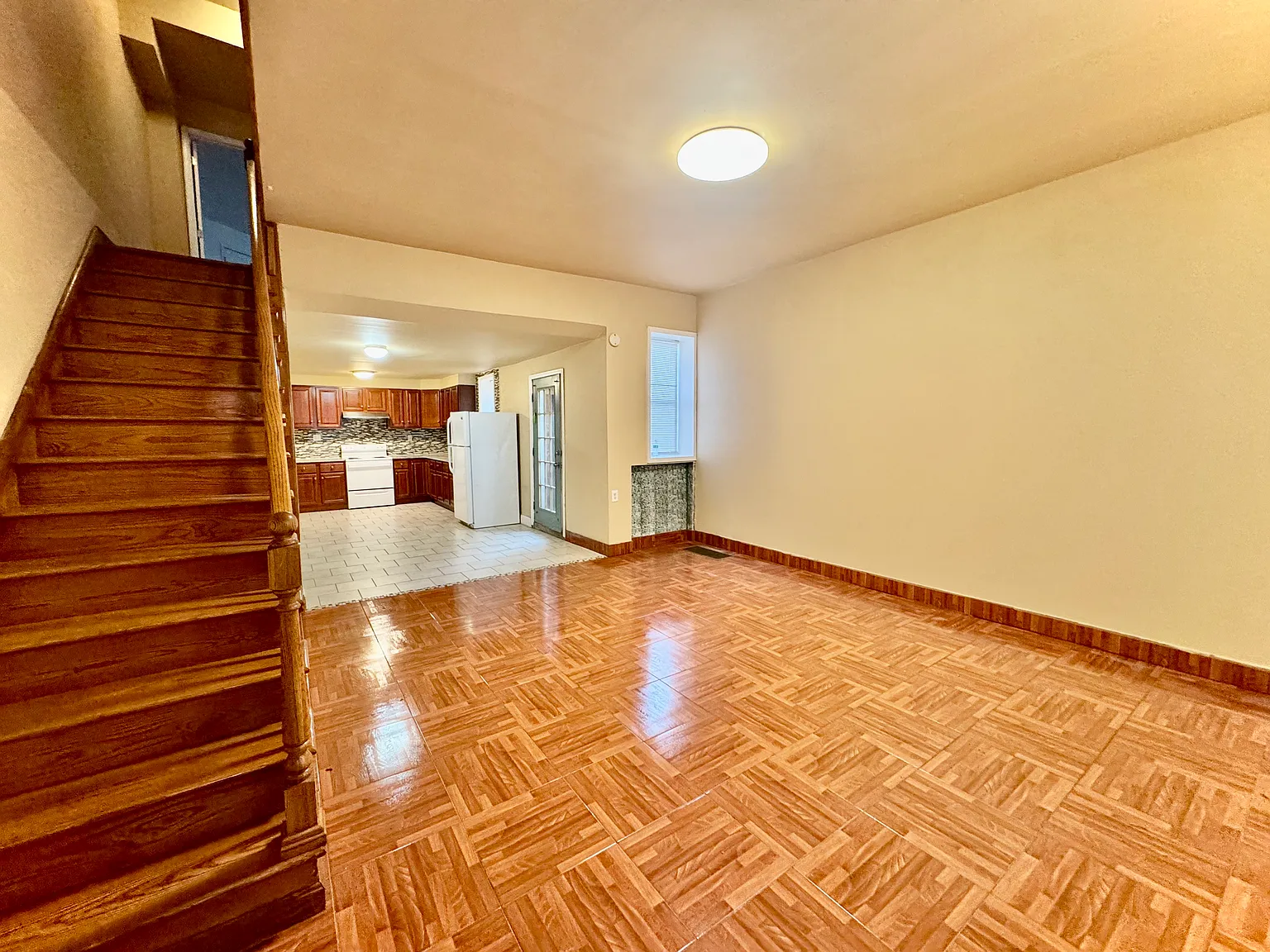 3 bed, 1932 sqft, $2,500 — Photo 3