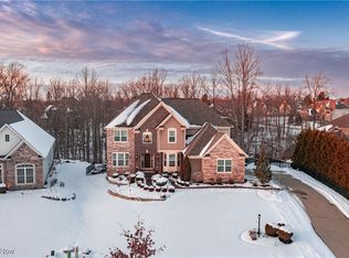 14300 Castlereagh Ln, Strongsville, OH