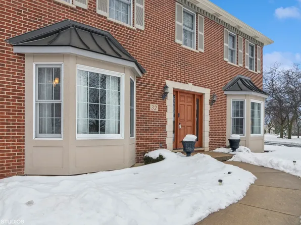 32 Walnut Cir, Sugar Grove, IL 60554