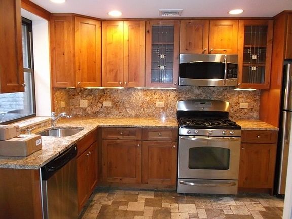 2nd image of 30 Montgomery Pl APT 1