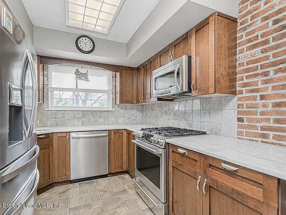 4th image of 367 Gurley Ave