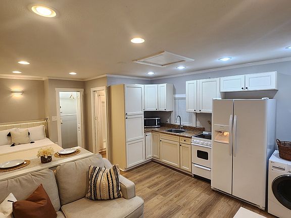 2nd image of 490 E Stanford St #B