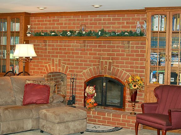 Great fireplace w/ built-ins!