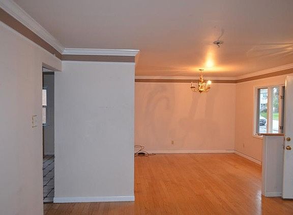 4th image of 639 Greenbay Ave
