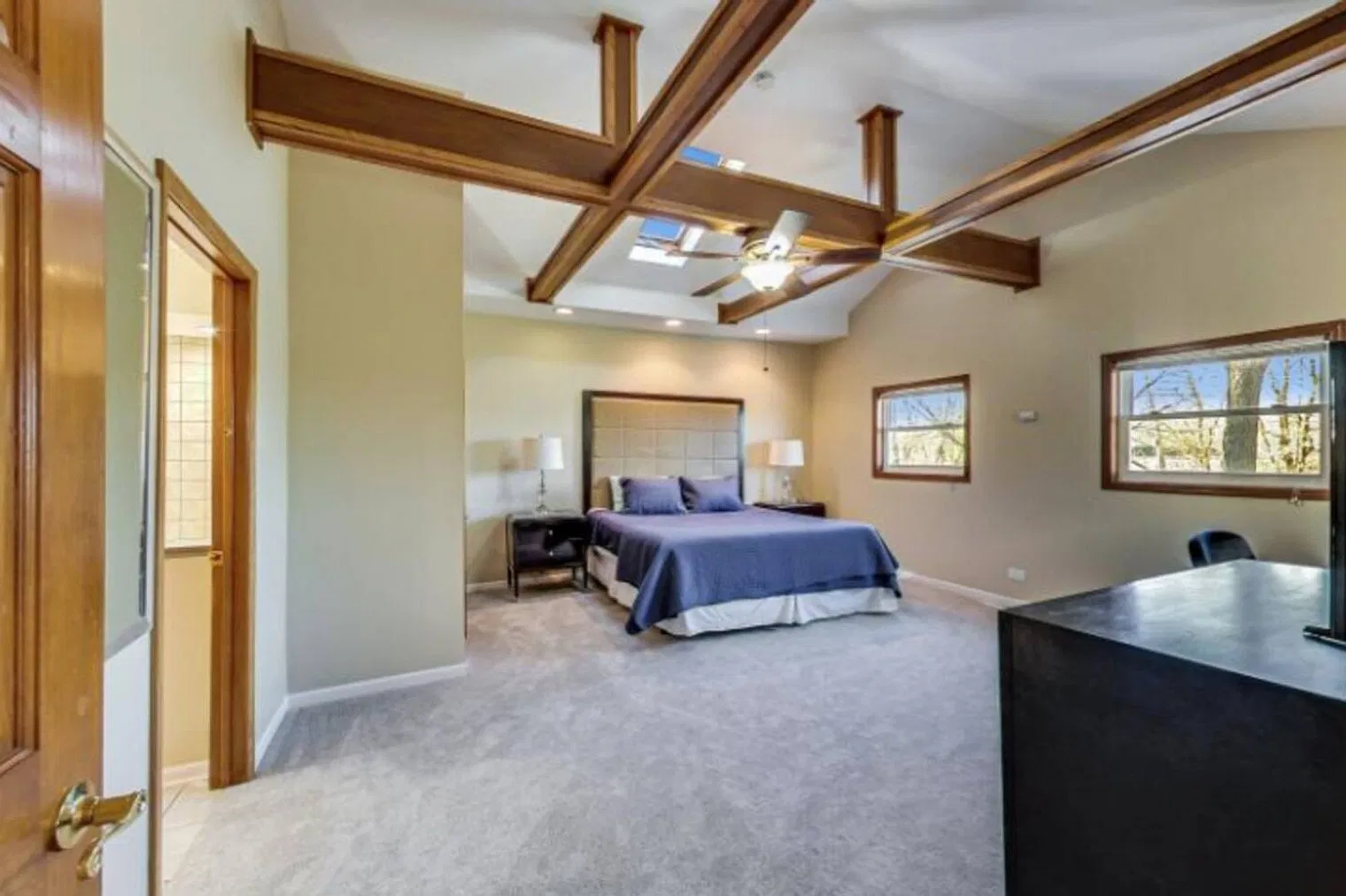 5 bed, 2.0 bath, $7,762 — Photo 3