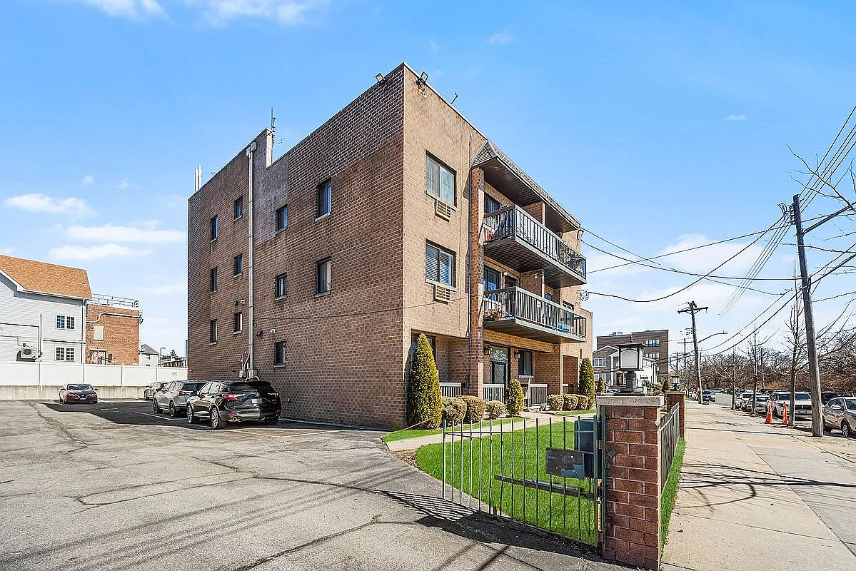 9711 N Conduit Ave APT 3C photo 1