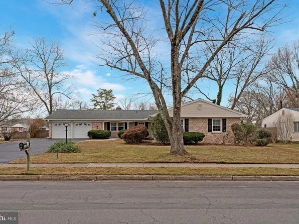 13107 Pennypacker Ln, Fairfax, VA 22033