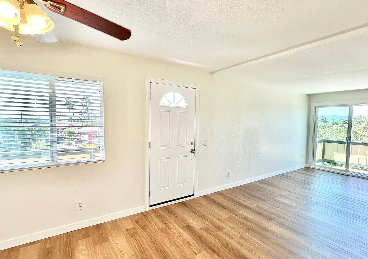 Darling, Upstairs, Corner-End Condo Unit in The Oaks HOA Community of Fallbrook! — Photo 4