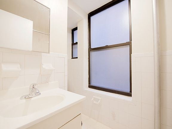 4th image of 371 Broome St #7A
