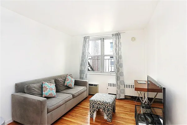 Sold by R New York | media 8