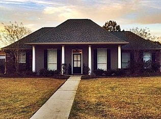 521 Keeneland Dr, Madisonville, LA 70447