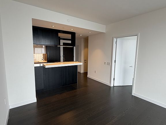 4th image of 1 Manhattan Sq #57L