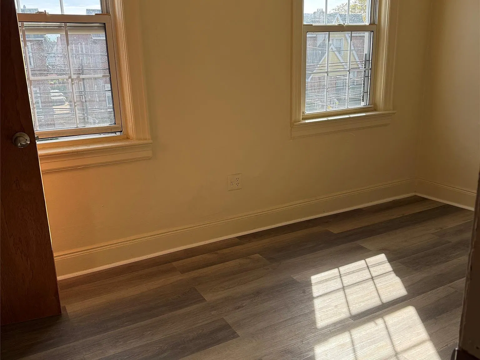 3 bed, 1.0 bath, 1394 sqft, $2,600 — Photo 4