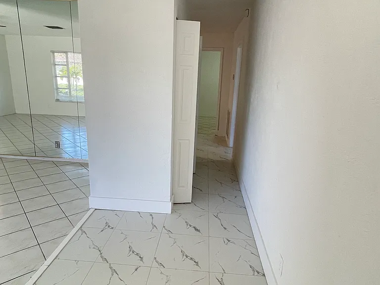 7200 NW 77th St — Photo 4
