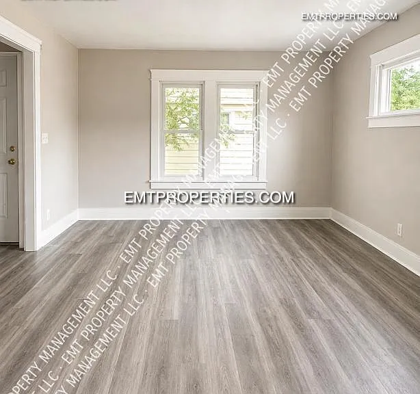1301 W 5th St #1 — Photo 4