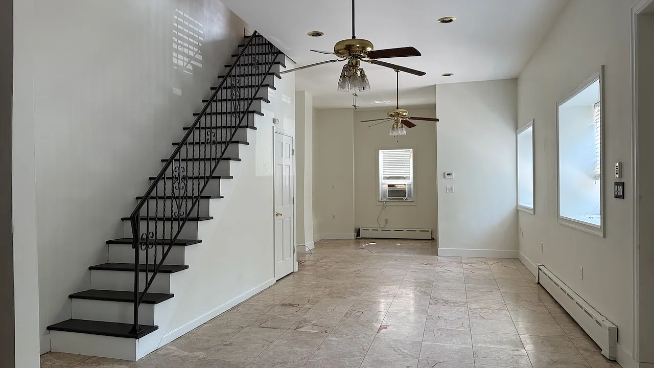 3 bed, 1336 sqft, $2,300 — Photo 1