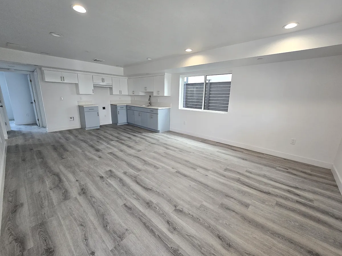Building Photo - 1807 Workman St #3/4