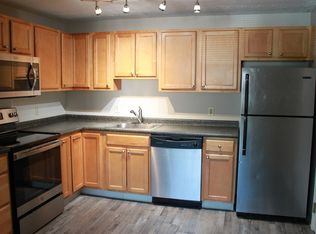 525 Calef Rd APT 28, Manchester, NH 03103