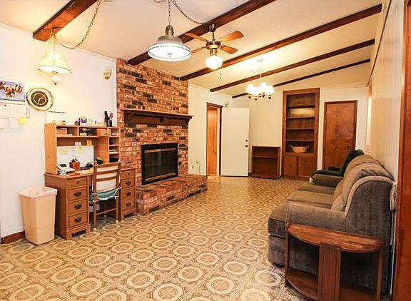 3rd image of 205 Parkway Dr