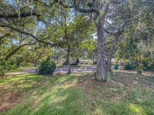 421 Canterbury Ln, Gulf Breeze, FL 32561
