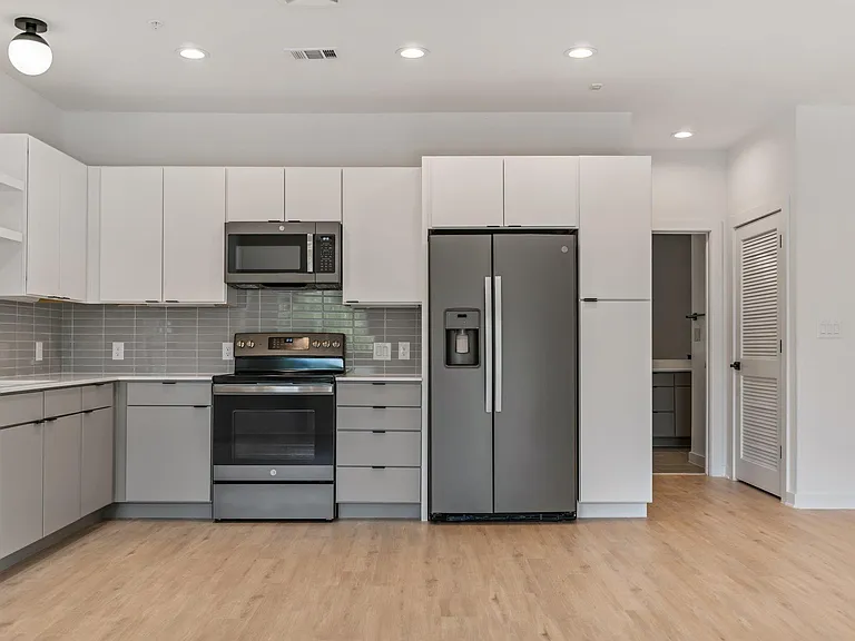 100 W Mockingbird Ln — Photo 9