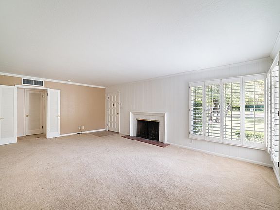 EE597A80B985419BAF8EA1EF56D637B8