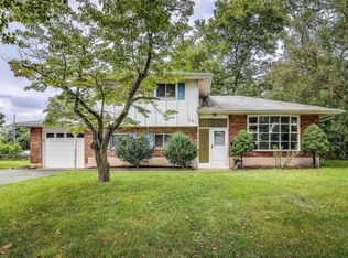 121 Wynnewood Dr, Freehold, NJ 07728