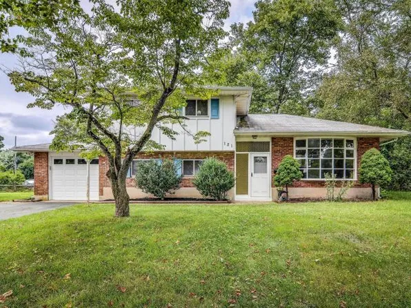 121 Wynnewood Dr, Freehold, NJ 07728