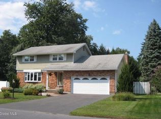 59 Crestwood Dr, Schenectady, NY 12306