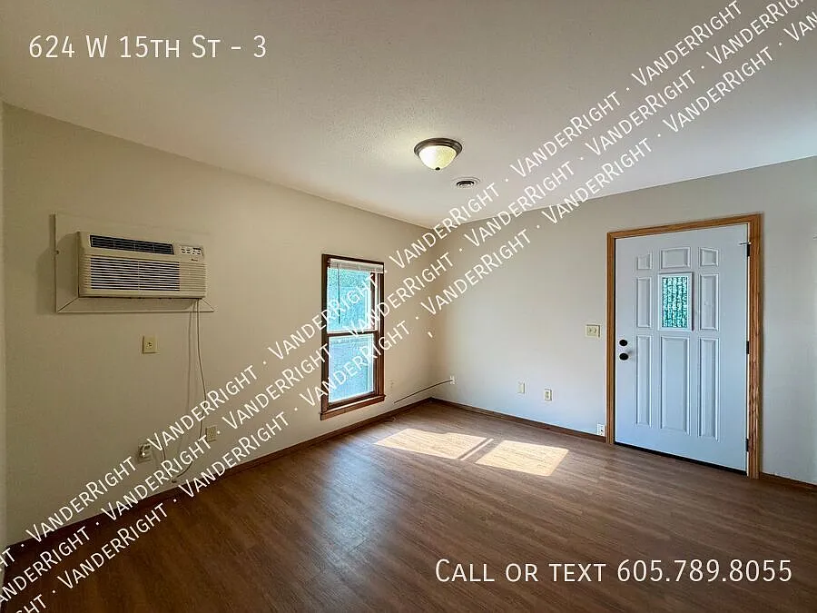 Triplex Top-Floor Apartment! — Photo 3