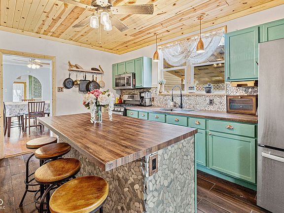 3rd image of 310 Lincoln St