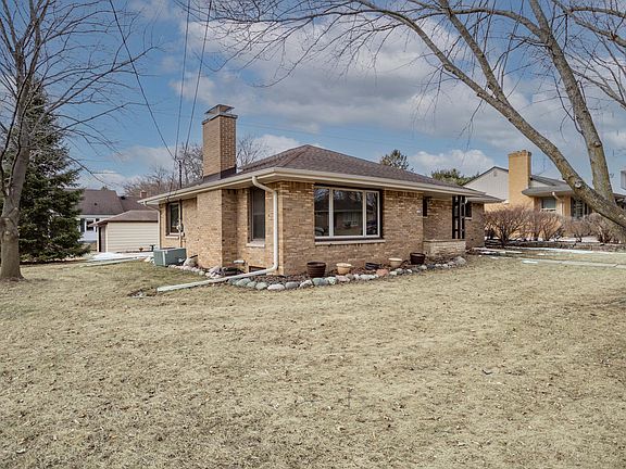 3rd image of 1305 N 119th St