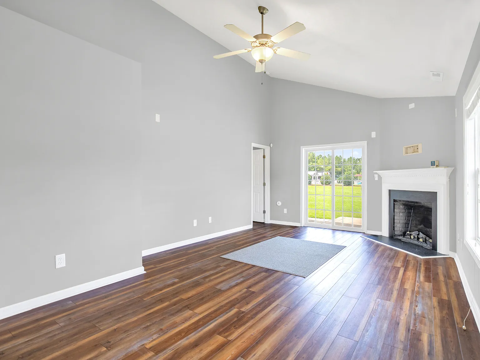 3 bed, 2.5 bath, 1411 sqft, $1,850 — Photo 4