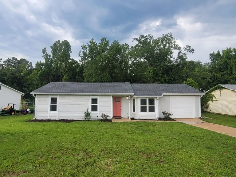 2136 Little River Ln — Photo 2