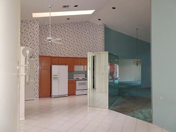 Dining area/ Kitchen