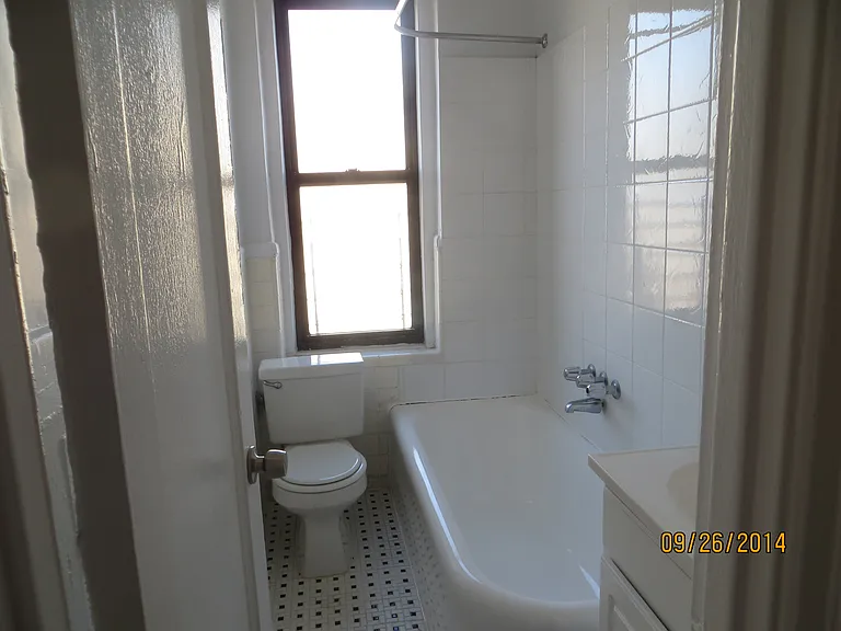 2138 Wallace Ave — Photo 7