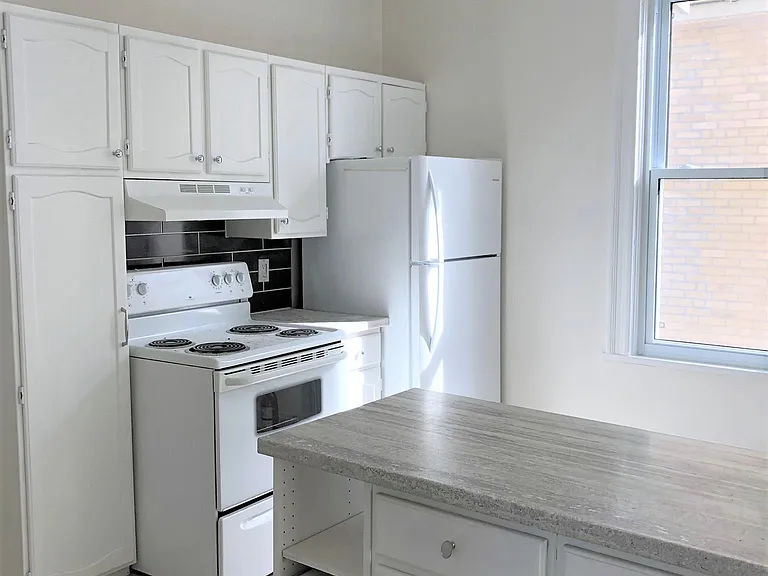 5 Renwick Ave — Photo 3
