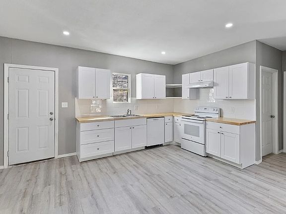 5th image of 959 E Broadway St
