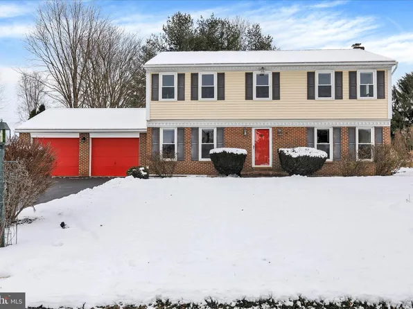 438 Coach House Ln, Lititz, PA 17543