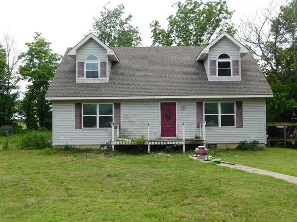 909 7th St, Mc Cune, KS 66753