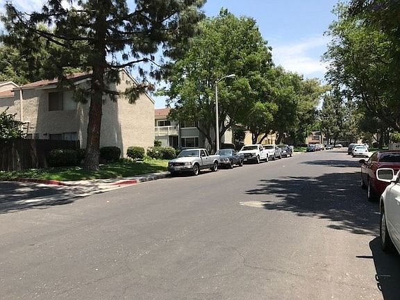 Exterior Neighborhood (street photo)