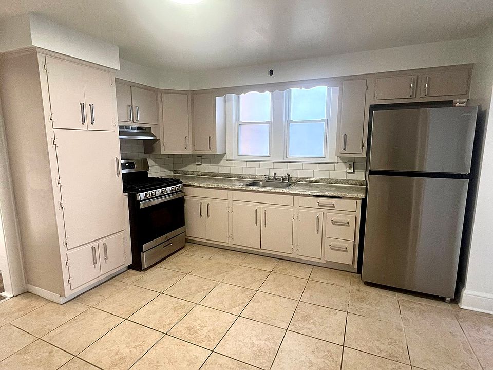 1st image of 87 Farquhar Ave Floor 2
