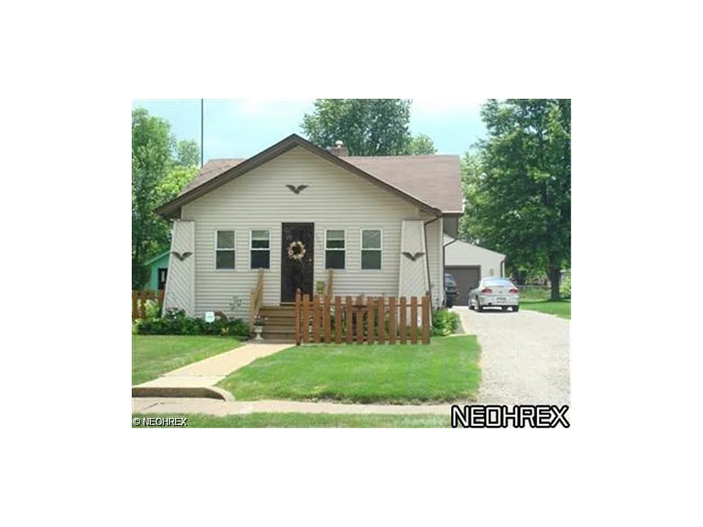 1175 Oak St SW photo 1