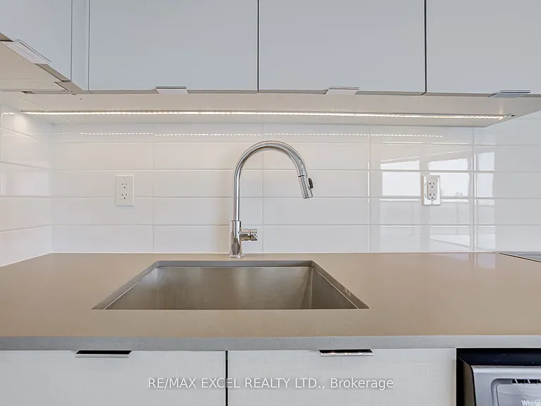 30 Gibbs Rd #1407 — Photo 15