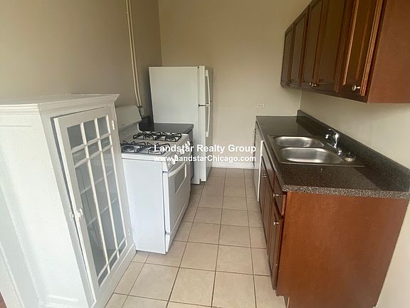 3rd image of 4866 N Magnolia Ave APT 410