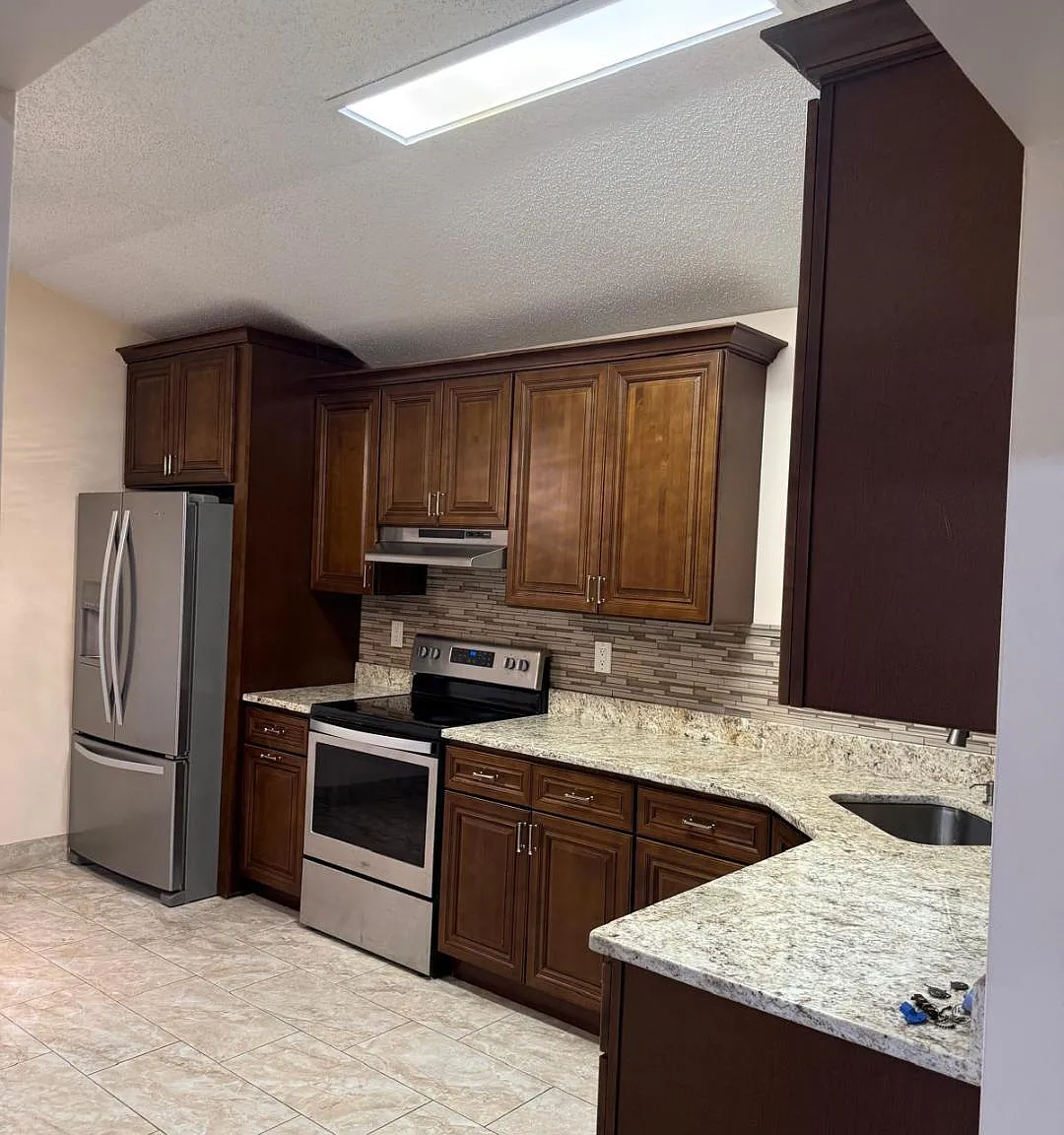 3 bed, 2.0 bath, 1300 sqft, $2,200 — Photo 4